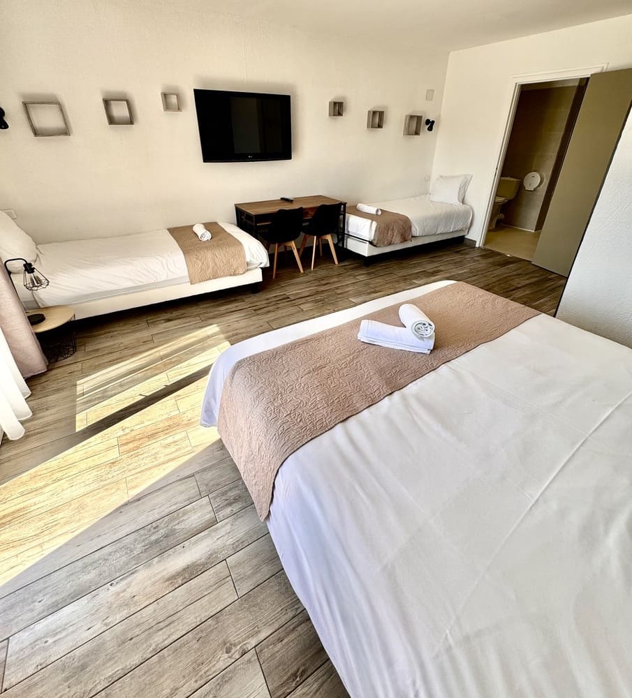 Chambre quadruple de l'Auberge des Salles dans le Verdon en région PACA