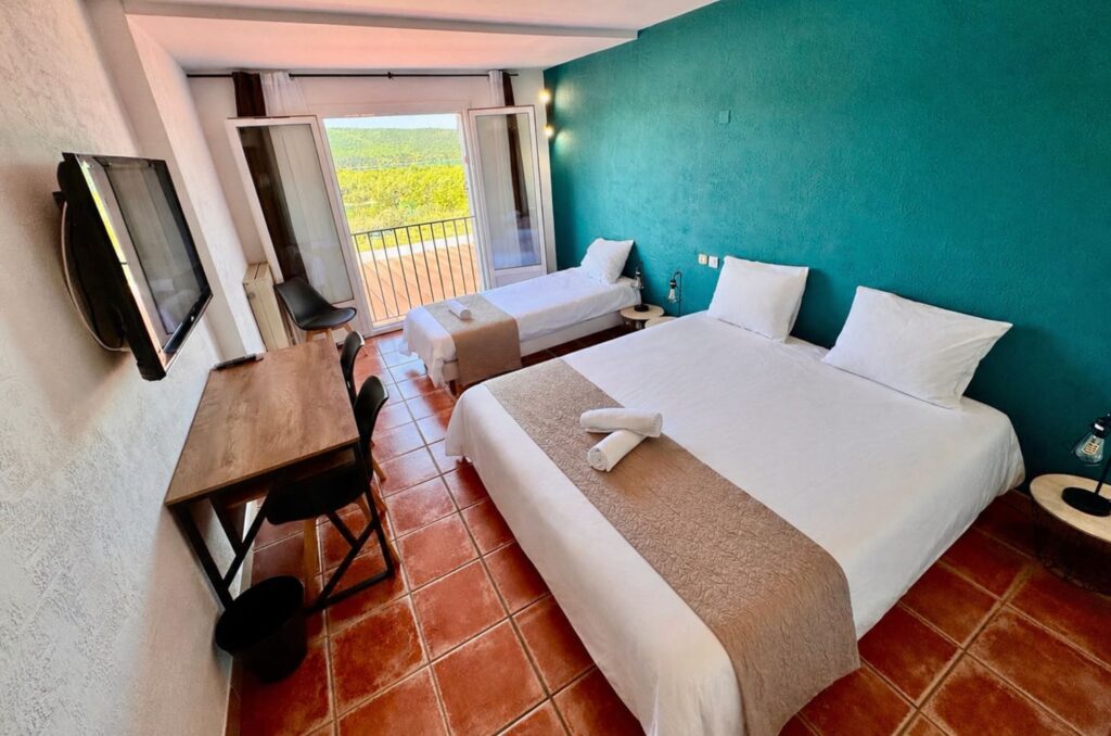 Chambre triplede l'Auberge des Salles dans le Verdon en région PACA