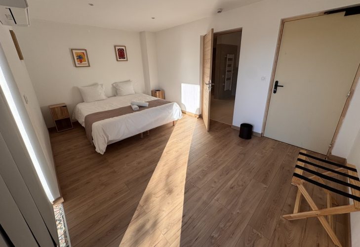 Deluxe lake view room, auberge near Verdon Gorges